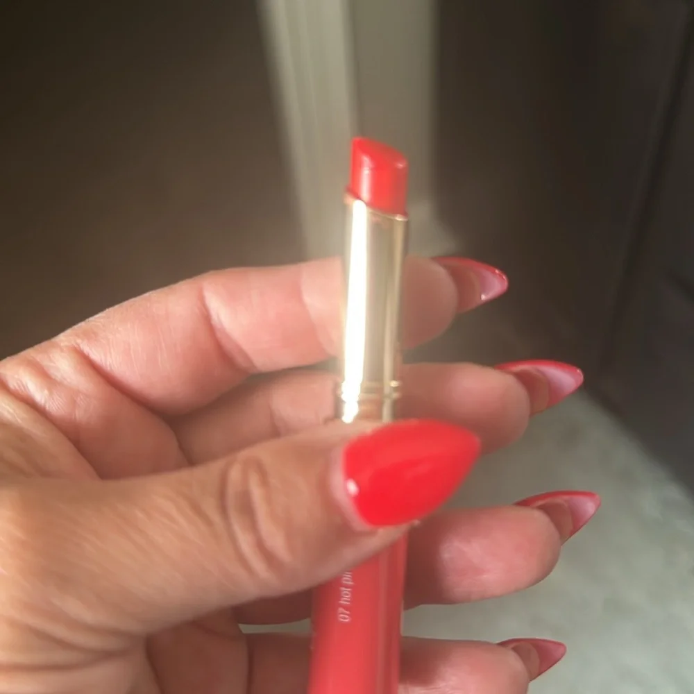 Clarins Instant Light Lip Balm Perfector #07 Hot Pink - Size 1.8 g / 0.06 Oz.